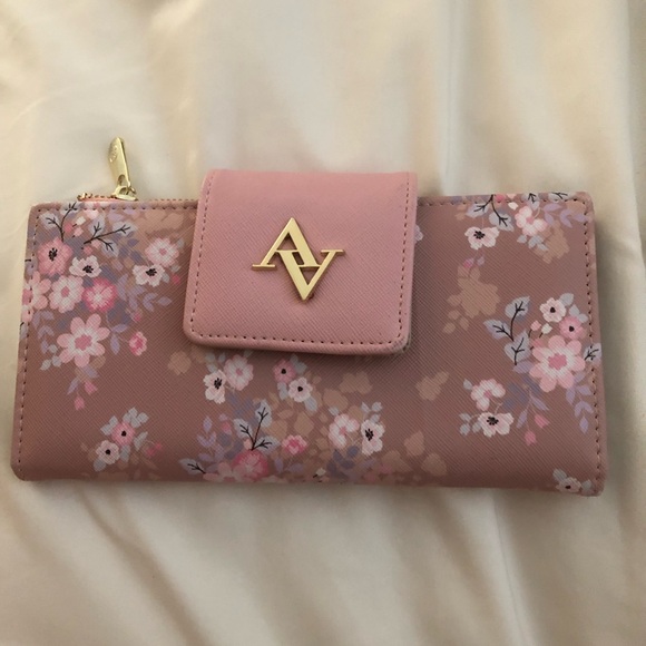 NWOT - Floral Wallet - Picture 1 of 5